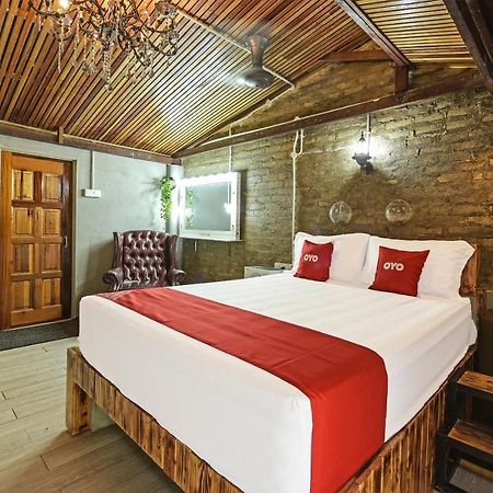 Oyo 90636 Teratak Zakiah Chalet Jerantut Exterior photo