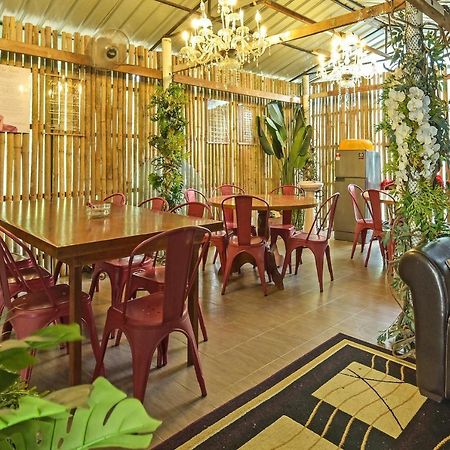 Oyo 90636 Teratak Zakiah Chalet Jerantut Exterior photo