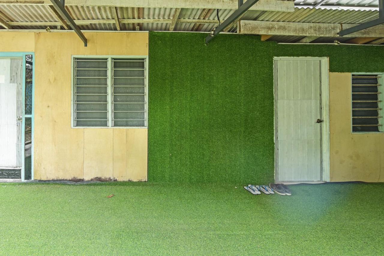 Oyo 90636 Teratak Zakiah Chalet Jerantut Exterior photo