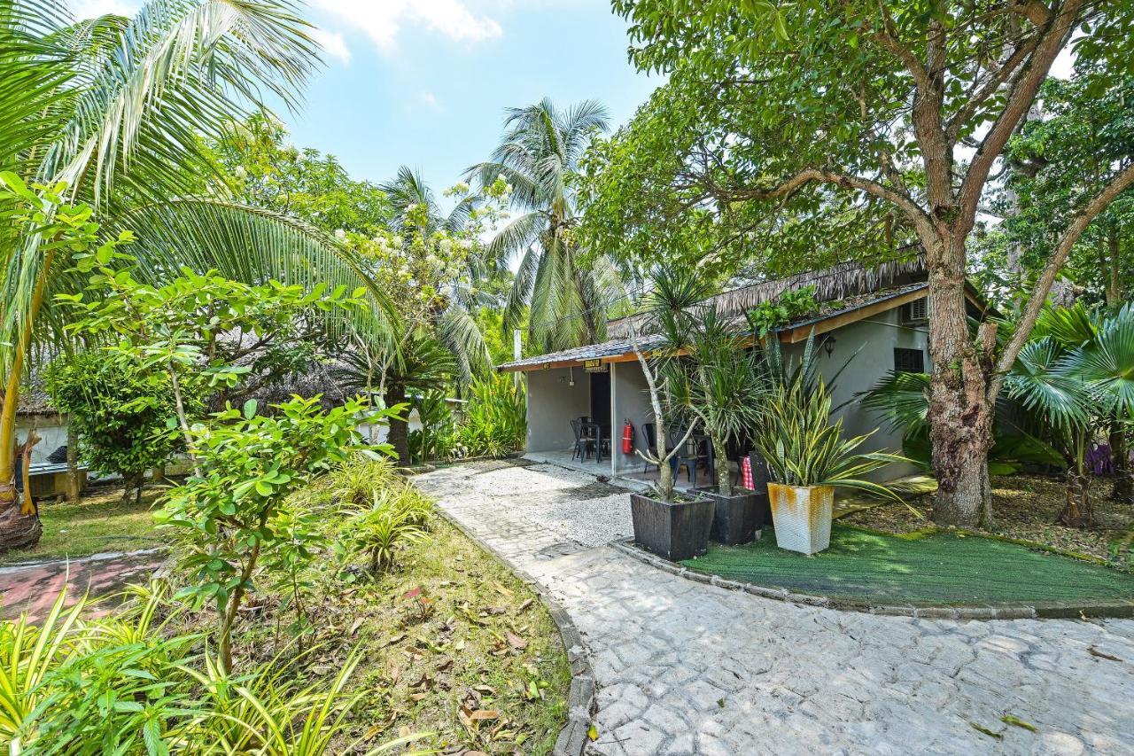 Oyo 90636 Teratak Zakiah Chalet Jerantut Exterior photo