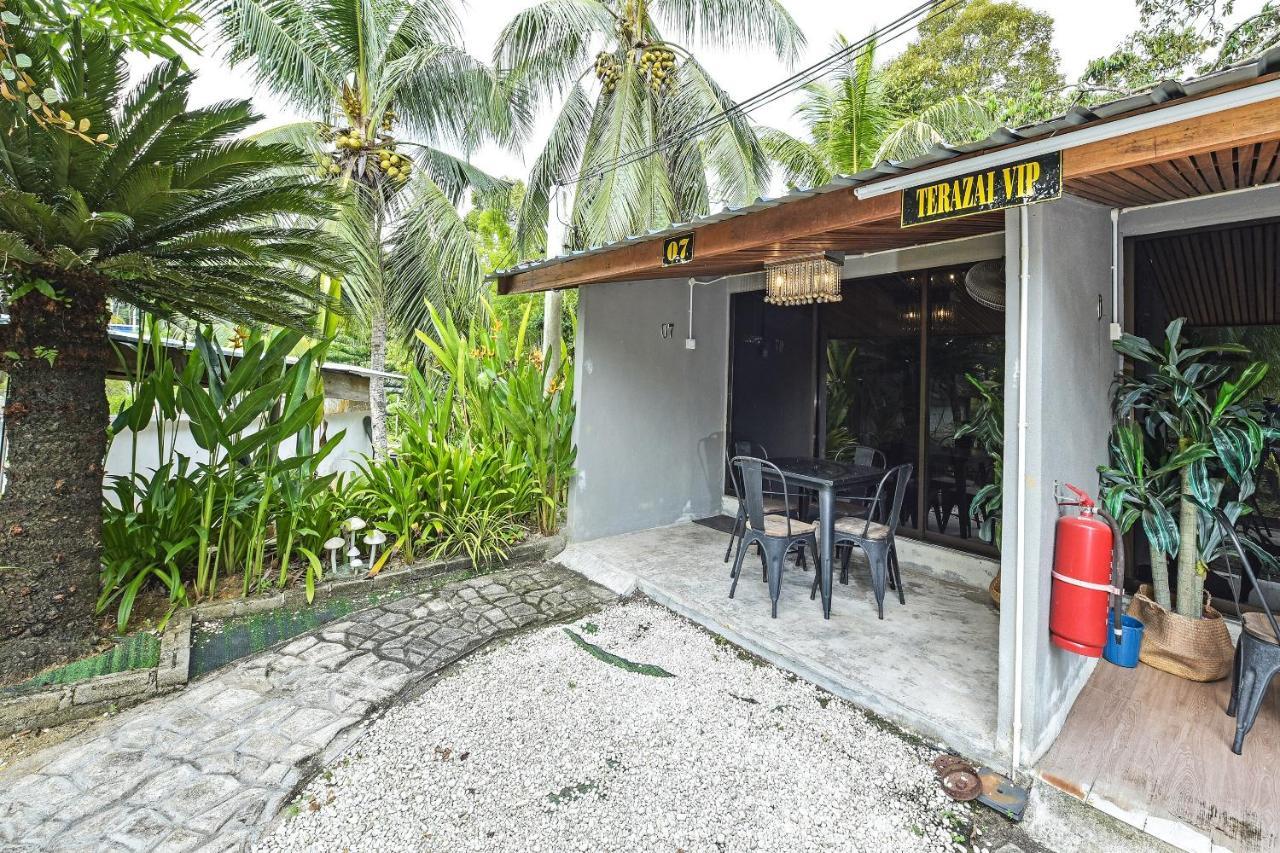 Oyo 90636 Teratak Zakiah Chalet Jerantut Exterior photo