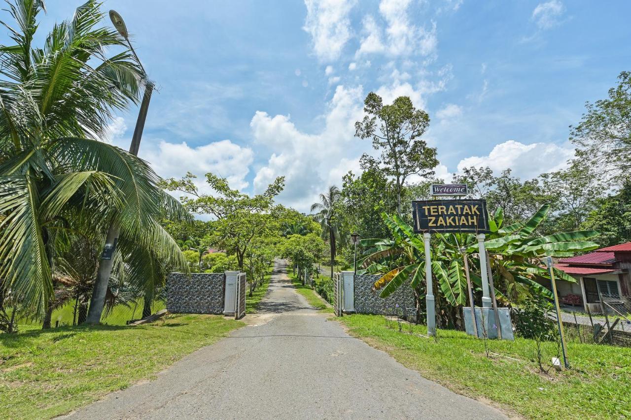 Oyo 90636 Teratak Zakiah Chalet Jerantut Exterior photo