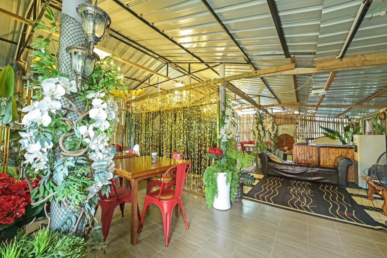 Oyo 90636 Teratak Zakiah Chalet Jerantut Exterior photo