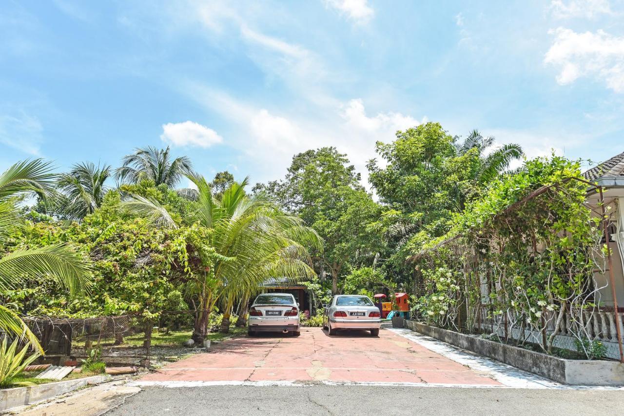 Oyo 90636 Teratak Zakiah Chalet Hotel Jerantut Exterior photo