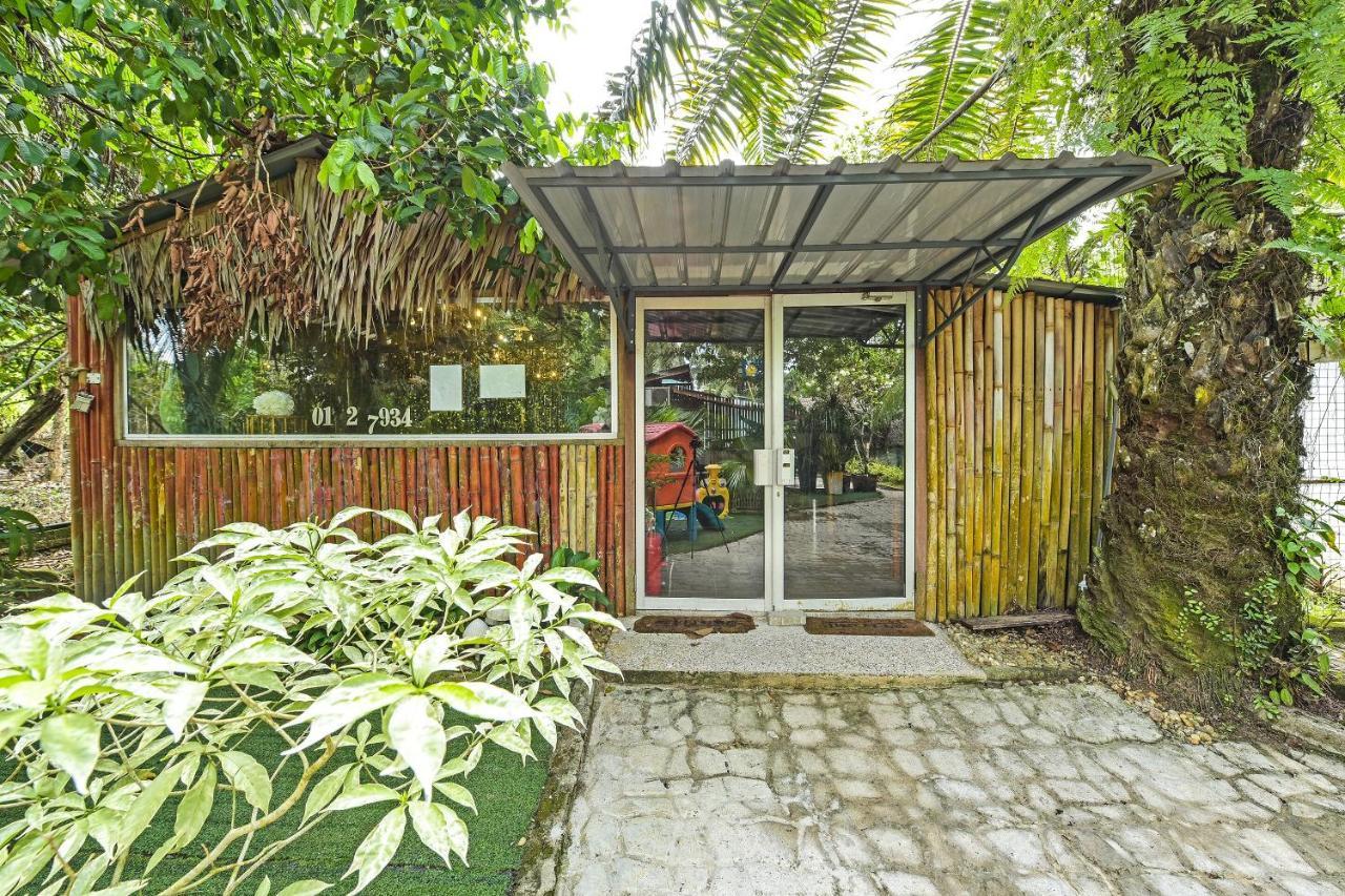 Oyo 90636 Teratak Zakiah Chalet Jerantut Exterior photo