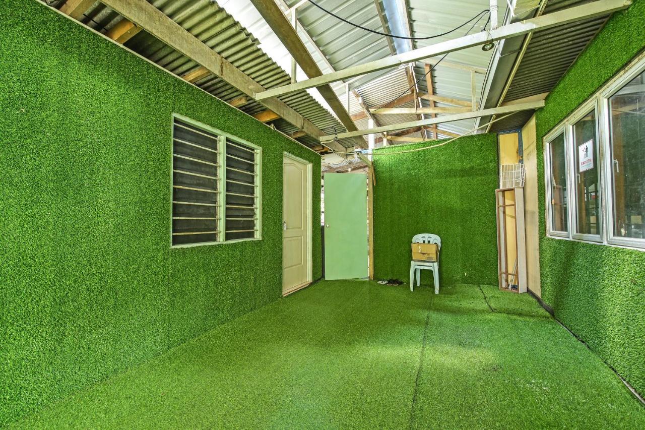 Oyo 90636 Teratak Zakiah Chalet Jerantut Exterior photo