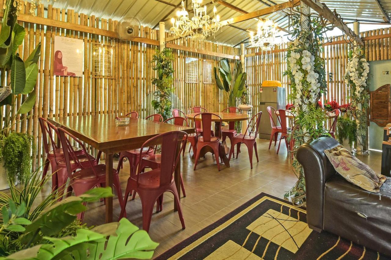 Oyo 90636 Teratak Zakiah Chalet Jerantut Exterior photo