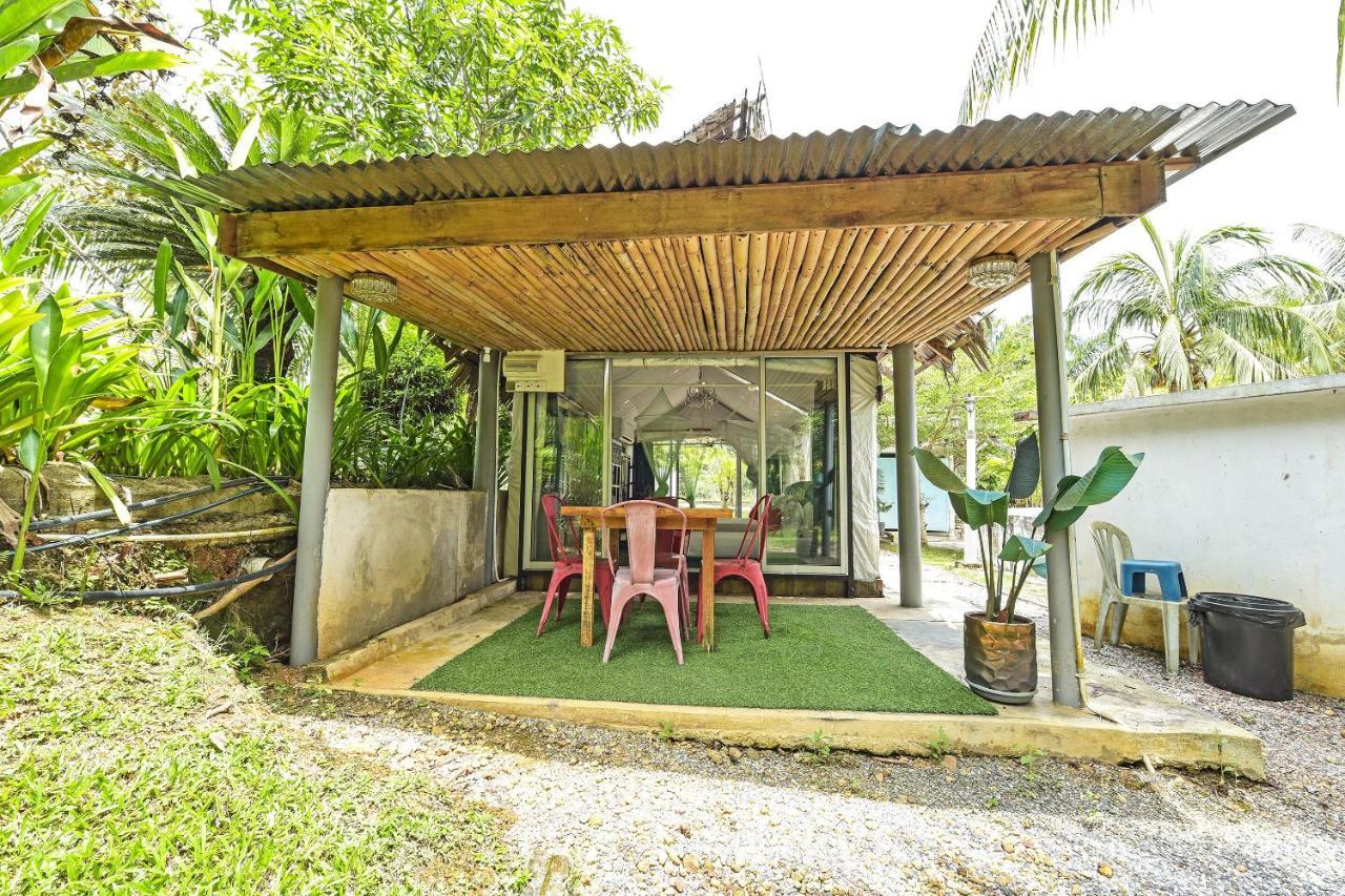 Oyo 90636 Teratak Zakiah Chalet Jerantut Exterior photo