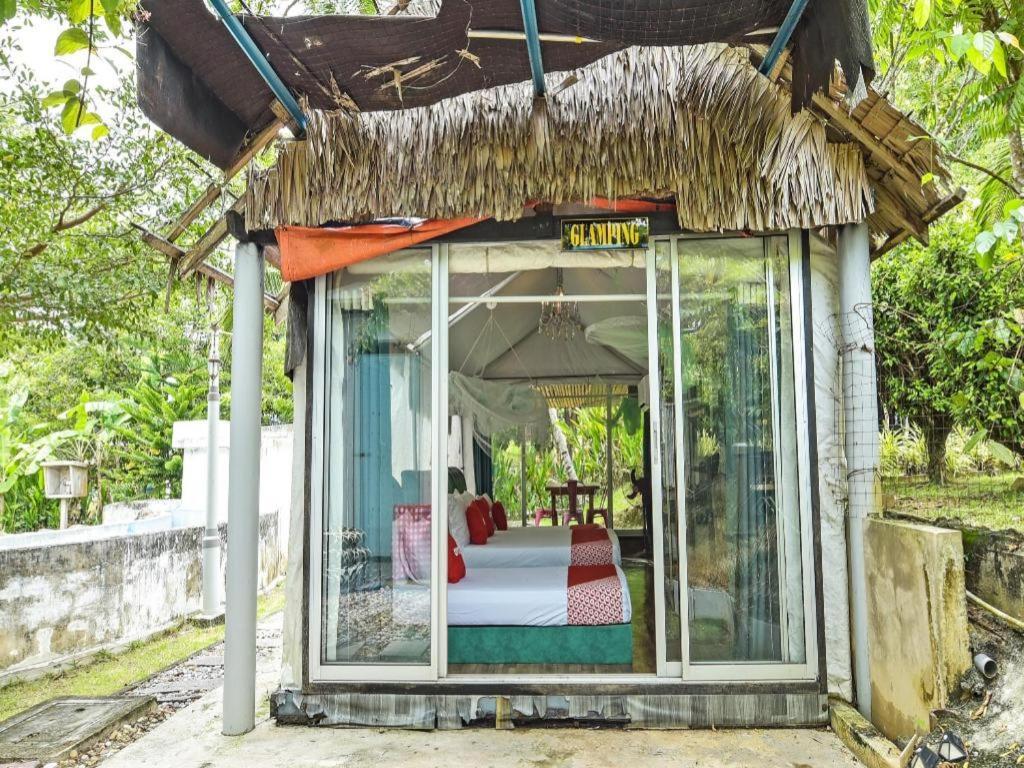 Oyo 90636 Teratak Zakiah Chalet Jerantut Exterior photo