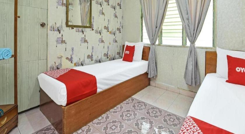 Oyo 90636 Teratak Zakiah Chalet Jerantut Exterior photo