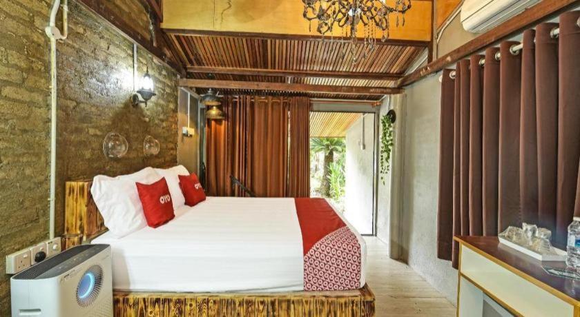 Oyo 90636 Teratak Zakiah Chalet Jerantut Exterior photo
