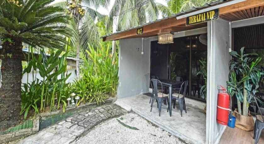 Oyo 90636 Teratak Zakiah Chalet Jerantut Exterior photo